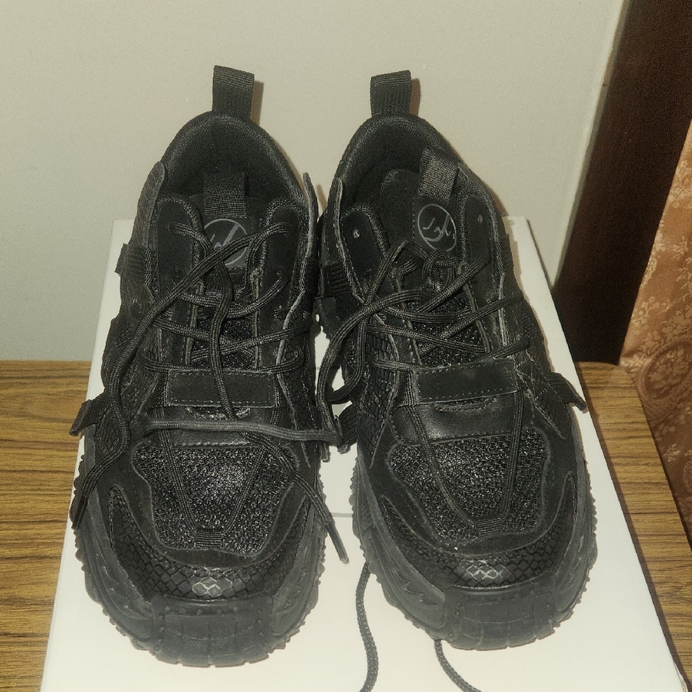 Acquitted Men’s Triple Black Sneakers - Size 8.5